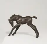 Sich leckendes Fohlen by Renée Sintenis, 1928, Bronze mit brauner Patina. Höhe: 10,2 cm (4 in.), sold May 2008