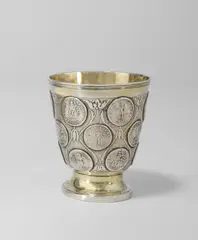 Berlin, Silber, gegossen, getrieben, innen vergoldet, 28,8 cm; Ø 26,3 cm (11 ⅜ in.; Ø 10 ⅜ in.)
