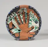 Mains au poisson by Pablo Picasso, 1953, Runde Schale, Abdruck in rotem Ton, mit Engobenbemalung, teilweise glasiert. ø 29,7 cm (11 ¾ in.); ceramic, Madoura edit, sold Jun 2017