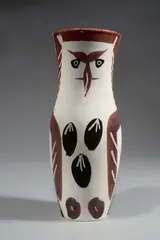 Chouetton by Pablo Picasso, 1952, Vase, weißer Ton, mit Oxidbemalung und Messergravur, glasiert. Höhe: 28,8 cm (11 ⅜ in.), sold Jun 2017