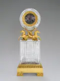 Paris, um 1810, Uhr mit Baccarat-Kristall (Uhrwerk wohl von Gaston Jolly), Um 1820, Bronze, feuervergoldet; Kristallglas, geschliffen