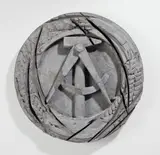 Olaf Metzel, Restposten, 1990, Zement. Durchmesser: 46 cm (18 ⅛ in.)