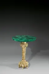 Russisch, Messing, gegossen, ziseliert; Platte mit Malachitbelag, 75 cm; Ø 55,5 cm (29 ½ in.; Ø 21 ⅞ in.)