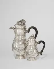 Berlin, Silber, gegossen, getrieben, ziseliert, innen vergoldet; Holz, 27,5 cm; 17,5 cm (10 ⅞ in.; 6 ⅞ in.)