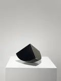 Max Bill, pyramide in form einer achtelkugel