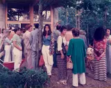 Joel Meyerowitz, Cocktail Party“, Wellfleet, Massachusetts, 1977, C-Print, 1980. Kodak-Papier