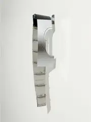 Mikhail Pirgelis, Air saddle #2, 2009, Aluminium, Titanium, Lack und Gummi