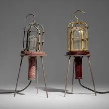 McGill Mfg. Co., Hanging lanterns on stands, set of two, c. 1955, gilt bronze, bronze, Bakelite, iron