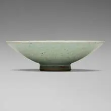 Young-jae Lee, Shallow bowl, c. 2012, feldspathic-glazed stoneware