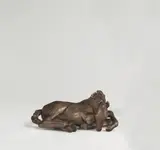 Liegendes Fohlen by Renée Sintenis, 1928, Bronze mit goldbrauner Patina. Höhe: 5,5 cm (2 ⅛ in.), sold May 2008