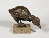 August Gaul, Stehender Schwan (Kopf vorgestreckt), 1905, Bronze mit schwarzbrauner Patina, auf Steinsockel montiert. Höhe (ohne Sockel): 16,1 cm (6 ⅜ in. )