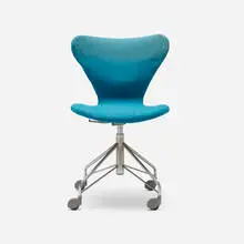 Sevener desk chair, model 3117 from the SAS Royal Hotel, Copenhagen by Arne Jacobsen, 1955, upholstery, matte chrome-plated steel, plastic, sold Mar 2026