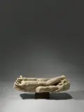 Michael Schoenholtz, Nature Morte, 1966, Sandstein, auf Holzsockel montiert
