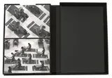Santiago Sierra, Los Penetrados, 2009, 166 Schwarz-Weiß-Fotographien, in original Kassette