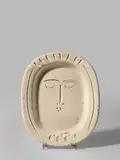 Visage de femme by Pablo Picasso, 1955, Ovale Platte, weißer Ton, mit grauer Bemalung und Messergravur. Höhe: 39 cm × 32 cm (15 ⅜ in. × 12 ⅝ in.), sold Jun 2017