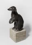 August Gaul, Fischotter, 1902, Bronze mit brauner Patina, auf Granitsockel montiert