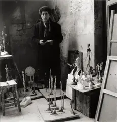 Michel Sima, Alberto Giacometti in seinem Studio rue Hippolyte-Maindron, Um 1946, Späterer Silbergelatineabzug von Jean-Luc Meyssonnier