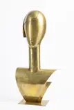 Franz Hagenauer, Frauenkopf. 1970er-Jahre, Messing, getrieben, auf quadratische Bodenplatte aus Messing. Höhe: 75 cm (29 ½ in.)