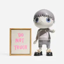 Javier Calleja, Do Not Touch (Grey), 2020, polystone, resin, string, acrylic on canvas