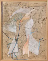 Gerhard Hoehme, tänzelnd, 1964, Schnittmusterkasten: Acryl, Tusche und Farbstift auf Schnittmuster, PVC-Schnüre, Gaze
