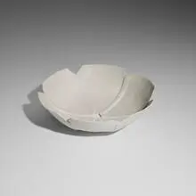 Enzo Mari, Samos centerpiece, model P, 1973, glazed porcelain