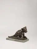 August Gaul, Sitzender junger Löwe (Dusselchen)