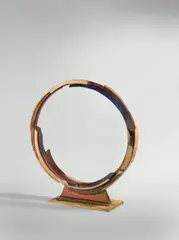 Bruno Romeda, Cerchio, 1989, Holz, farbig gefasst, auf Holzplinthe