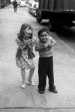 Diane Arbus, Child teasing another, N.Y.C.