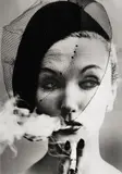 William Klein, Smoke + Veil, Paris (Vogue), 1958, Späterer Silbergelatineabzug