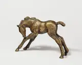 Sich leckendes Fohlen by Renée Sintenis, 1928, Bronze mit goldbrauner Patina. Höhe: 10 cm (3 ⅞ in.), sold Nov 2012