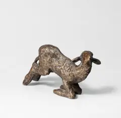 Renée Sintenis, Kniendes Schaf, Bronze, mit brauner Patina