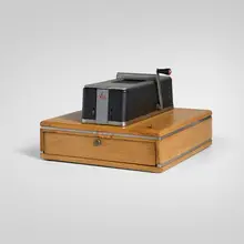 Harold van Doren, Receipt machine, c. 1935, maple, nickel-plated and painted steel