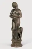 Bernhard Hoetger, Stehende Frau mit Vogel”, 1907, Bronze (zweiteilig) mit dunkelbrauner Patina. Höhe: 52 cm (20 ½ in.)