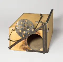 Falle für Kleinraubzeug by Andreas Slominski, 1998, Metall und Holz, sold Jun 2015