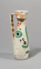 Visage by Pablo Picasso, 1969, Krug, weißer Ton, mit farbiger Engobenbemalung, teilweise glasiert. Höhe: 30,2 cm (11 ⅞ in.); ceramic, Madoura edition, sold Jun 2017