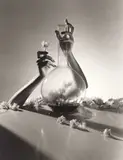 Lisa: Hands with Flask & Flowers, N.Y by Horst P. Horst, 1941, Späterer Silbergelatineabzug, sold Nov 2017