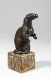 Fischotter by August Gaul, 1908, Bronze mit dunkelbrauner Patina, auf Marmorsockel montiert. Höhe (ohne Sockel): 12 cm (4 ¾ in.), sold Nov 2013