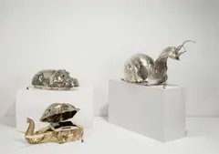 Franco Lapini, Servierplatte Nilpferd. 1960er-Jahre, Messing, versilbert; Glas