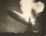 Sam Shere, Die Explosion des Luftschiffes „Hindenburg“, Lakehurst, New Jersey, 6. Mai 1937, Vintage. Silbergelatineabzug