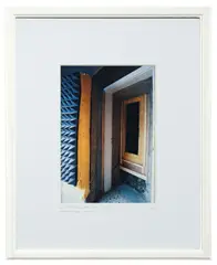 Gregor Schneider, Ur 8, Total isolierter toter Raum, Gelsenkirchen. 1989-90 bzw, 1989, Folge von 14 Schwarzweißphotographien und 8 Farbphotographien in Künstlerrahmung