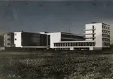 Iwao Yamawaki, Bauhaus Dessau, Ansicht von Süden, 1930, Vintage. Silbergelatineabzug