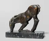 Trinkendes Fohlen by Renée Sintenis, 1926, Bronze mit goldbrauner Patina, auf Marmorsockel montiert, sold Dec 2023