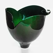 Chunghi Choo, Green Vessel, 2023, powder-coated aluminum