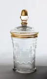Potsdamer Glashütte, Deckelbecher mit Trankszene, Um 1720, Farbloses Glas, tief- und hochgeschnitten, teilweise vergoldet. 28,5 cm (11 ¼ in.)