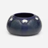 Bowl by Frederick Hurten Rhead for Arequipa Pottery, 1913, glazed squeezebag-decorated earthenware, sold May 2023