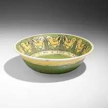Important and Early center bowl with roosters by Frances Rocchi for Saturday Evening Girls, 1909, glazed earthenware decorated in cuerda seca, sold May 2023