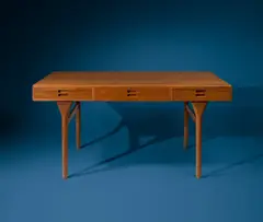 Nanna Ditzel, Schreibtisch (Modell SW93), 1955, Teak, massiv; Eiche – Hersteller: Søren Willadsen Møbelfabrik, Vejen