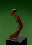 Giuseppe Carli, Fórcola da poppa“ einer venezianischen Gondel, Um 1950, Nussbaum, geschnitzt. 56,9 cm (22 ⅜ in.)