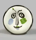 Visage no. 197 by Pablo Picasso, 1963, Runder Teller, weißer Ton, mit Engoben- und Emaillebemalung, glasiert. ø 26 cm (10 ¼ in.); ceramic, Madoura edition, sold Jun 2017