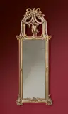 Max Reinhardts Spiegel, Spiegel von einem Berliner Tischlermeister, Um 1780, Nadelholz, geschnitzt, versilbert, stellenweise später übervergoldet, Spiegelglas